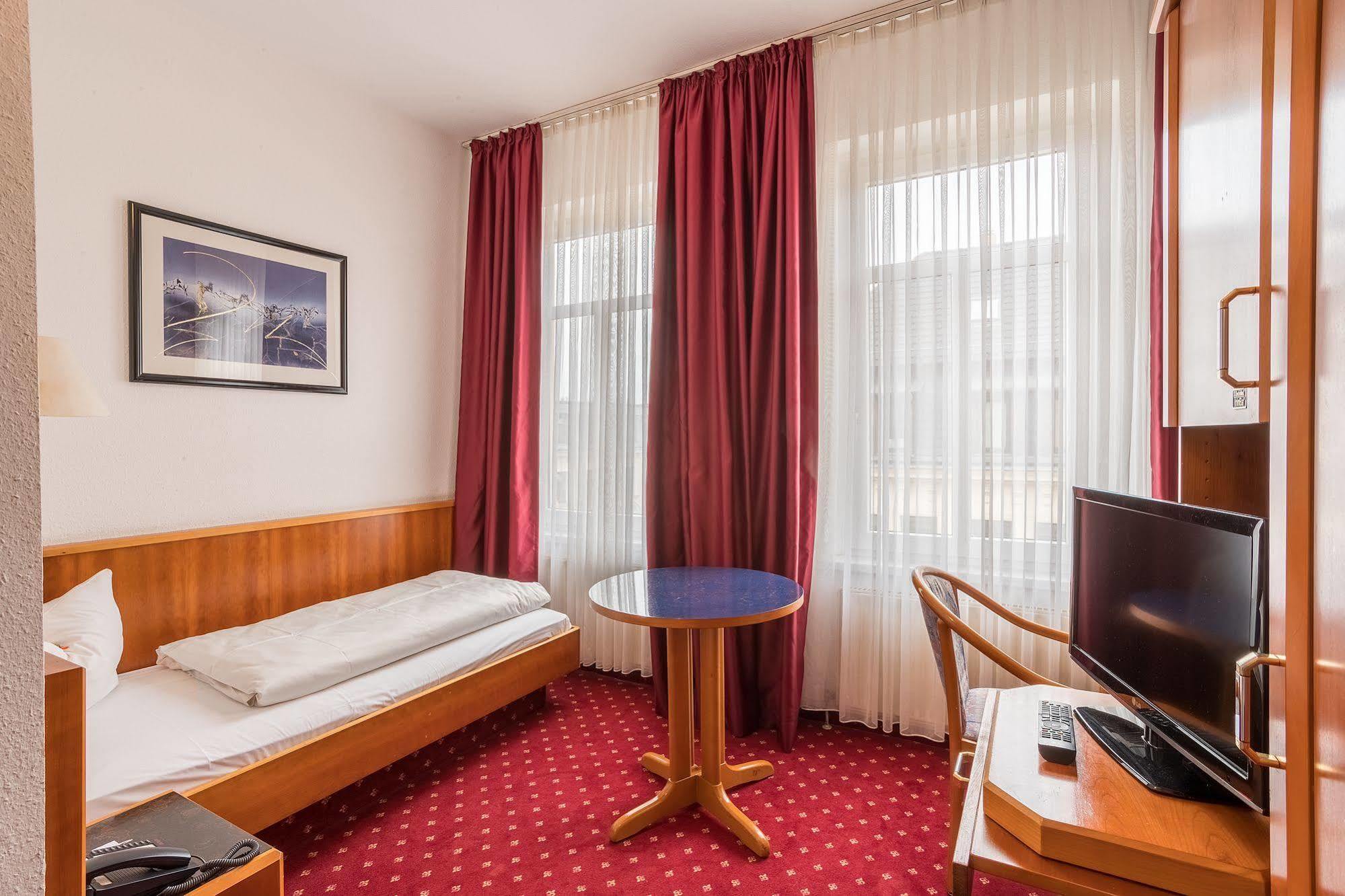 Hotel Astoria ไลป์ซิก ภายนอก รูปภาพ