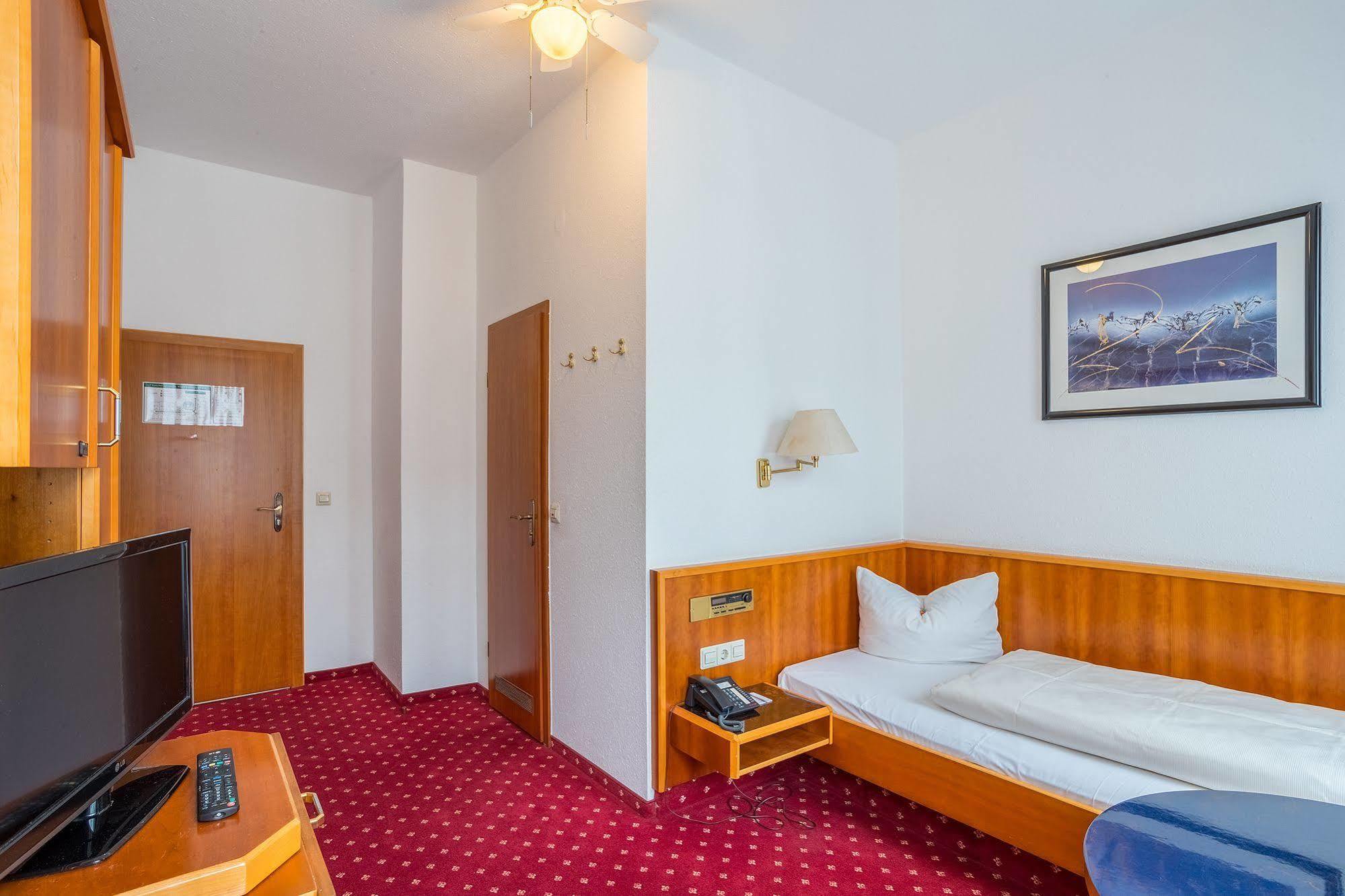 Hotel Astoria ไลป์ซิก ภายนอก รูปภาพ